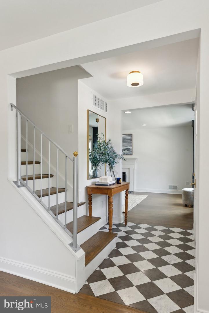 4853 LITTLE FALLS RD, ARLINGTON, Virginia 22207, 3 Bedrooms Bedrooms, ,3 BathroomsBathrooms,Residential,For sale,4853 LITTLE FALLS RD,VAAR2057228 MLS # VAAR2057228