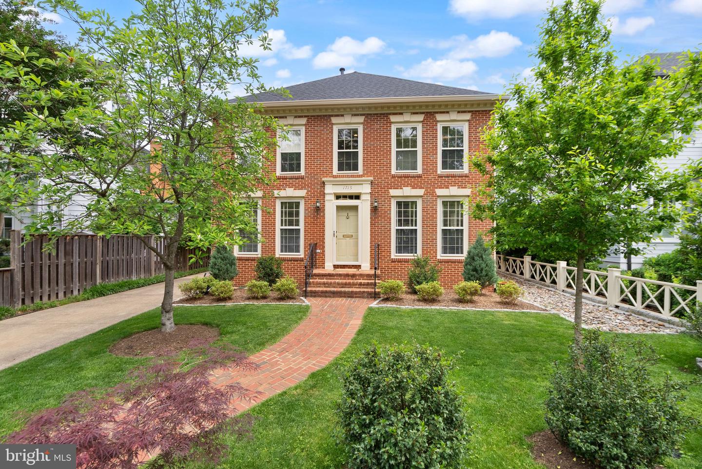 1715 N EDGEWOOD ST, ARLINGTON, Virginia 22201, 4 Bedrooms Bedrooms, ,3 BathroomsBathrooms,Residential,For sale,1715 N EDGEWOOD ST,VAAR2057232 MLS # VAAR2057232