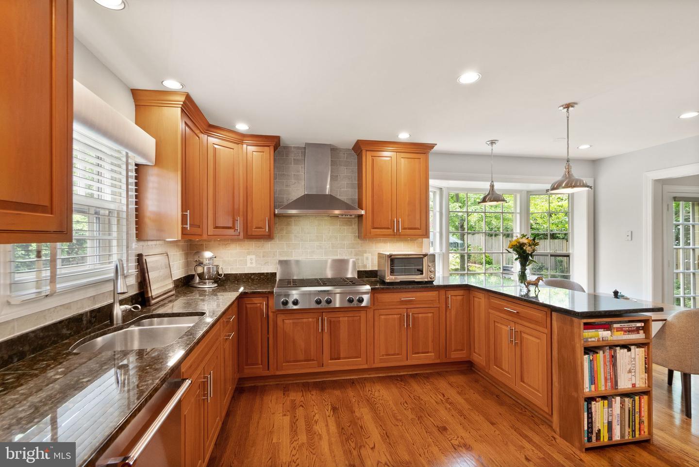 1715 N EDGEWOOD ST, ARLINGTON, Virginia 22201, 4 Bedrooms Bedrooms, ,3 BathroomsBathrooms,Residential,For sale,1715 N EDGEWOOD ST,VAAR2057232 MLS # VAAR2057232
