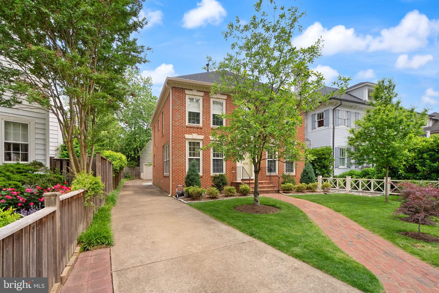 1715 N EDGEWOOD ST, ARLINGTON, Virginia 22201, 4 Bedrooms Bedrooms, ,3 BathroomsBathrooms,Residential,For sale,1715 N EDGEWOOD ST,VAAR2057232 MLS # VAAR2057232