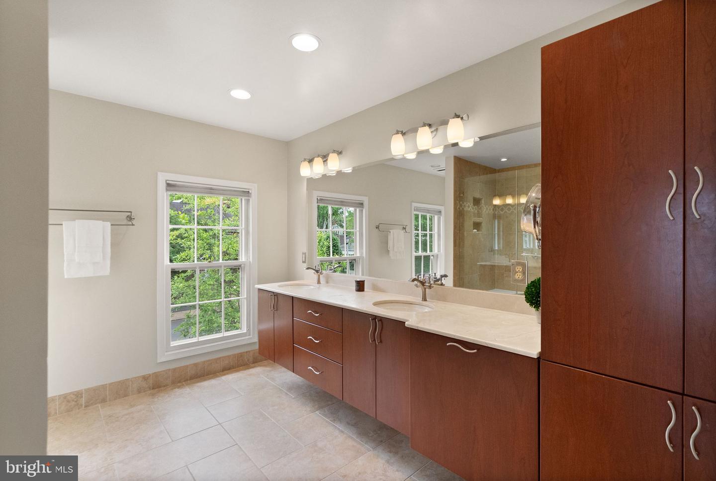 1715 N EDGEWOOD ST, ARLINGTON, Virginia 22201, 4 Bedrooms Bedrooms, ,3 BathroomsBathrooms,Residential,For sale,1715 N EDGEWOOD ST,VAAR2057232 MLS # VAAR2057232