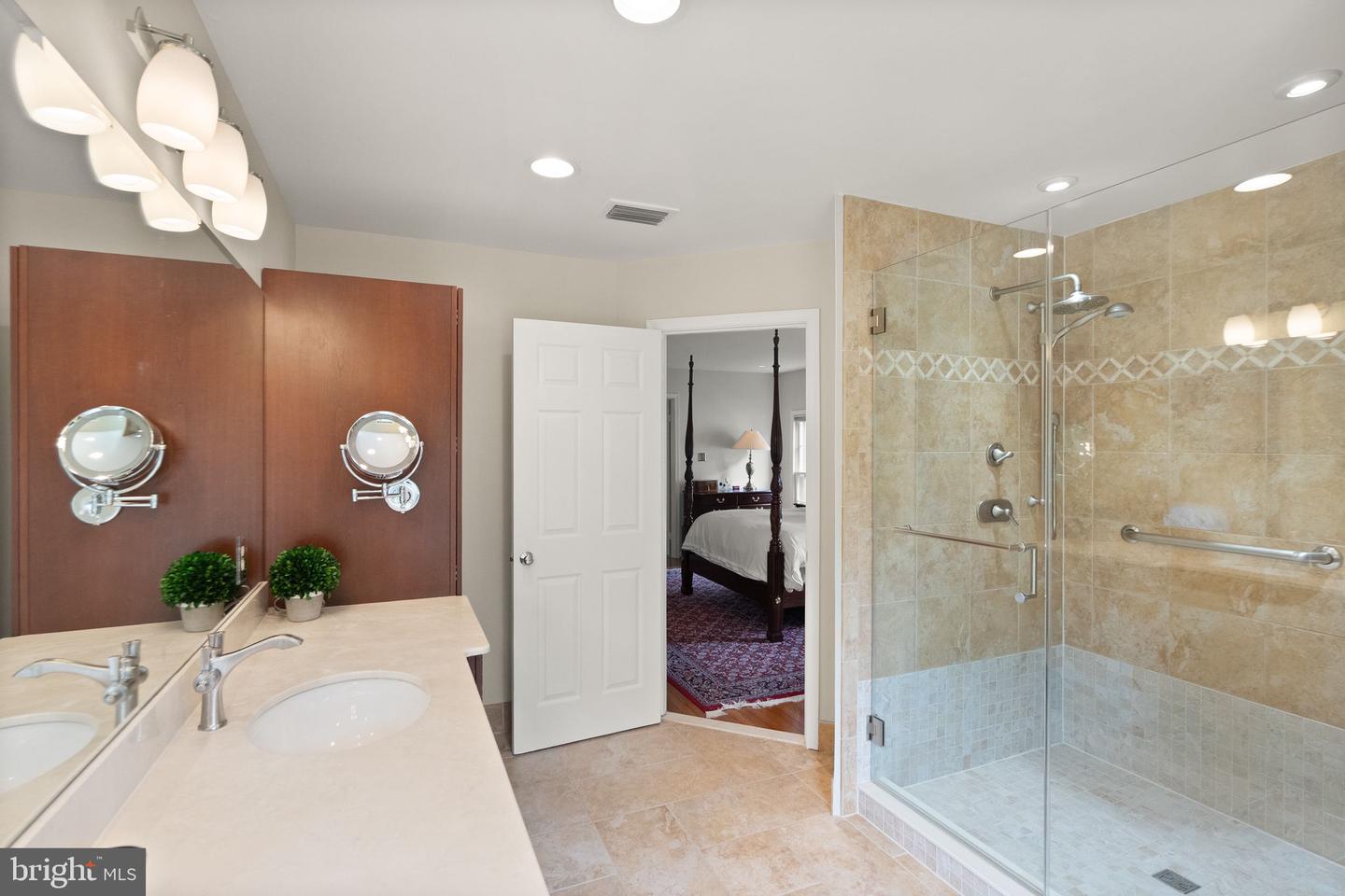 1715 N EDGEWOOD ST, ARLINGTON, Virginia 22201, 4 Bedrooms Bedrooms, ,3 BathroomsBathrooms,Residential,For sale,1715 N EDGEWOOD ST,VAAR2057232 MLS # VAAR2057232