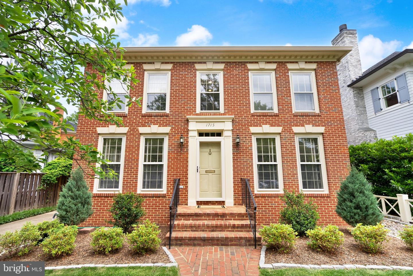 1715 N EDGEWOOD ST, ARLINGTON, Virginia 22201, 4 Bedrooms Bedrooms, ,3 BathroomsBathrooms,Residential,For sale,1715 N EDGEWOOD ST,VAAR2057232 MLS # VAAR2057232