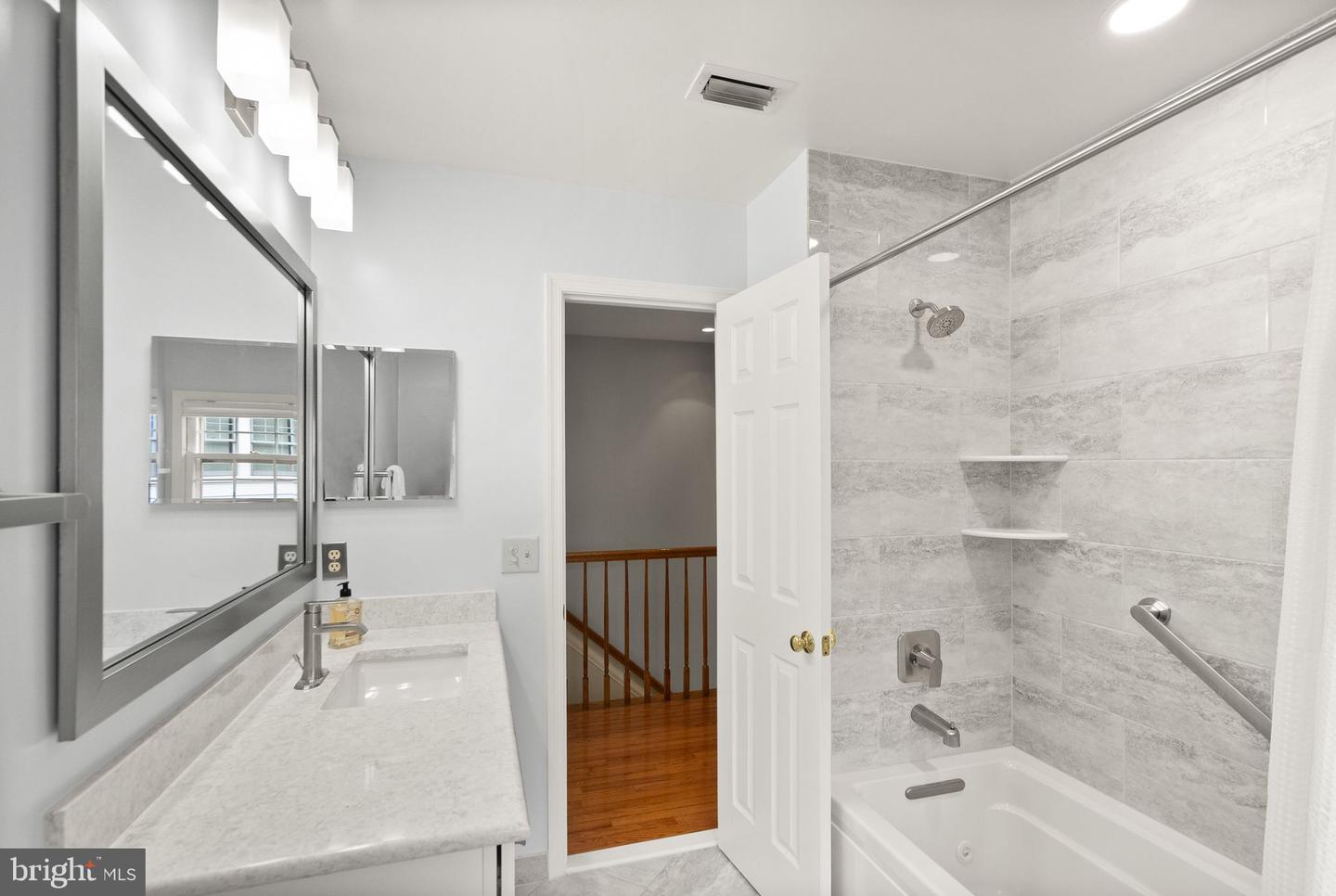 1715 N EDGEWOOD ST, ARLINGTON, Virginia 22201, 4 Bedrooms Bedrooms, ,3 BathroomsBathrooms,Residential,For sale,1715 N EDGEWOOD ST,VAAR2057232 MLS # VAAR2057232