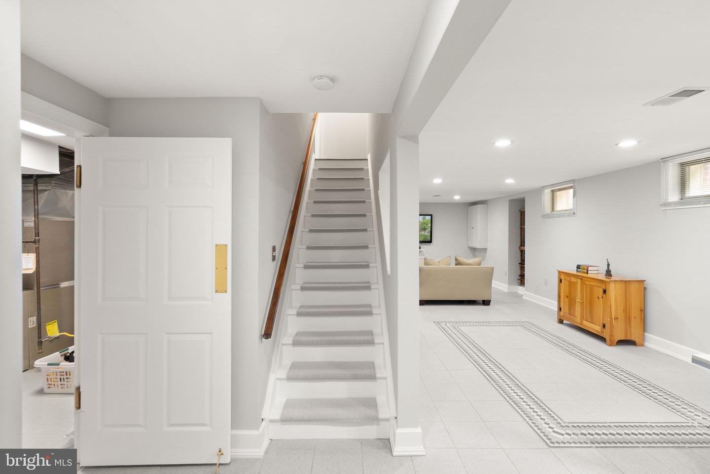 1715 N EDGEWOOD ST, ARLINGTON, Virginia 22201, 4 Bedrooms Bedrooms, ,3 BathroomsBathrooms,Residential,For sale,1715 N EDGEWOOD ST,VAAR2057232 MLS # VAAR2057232