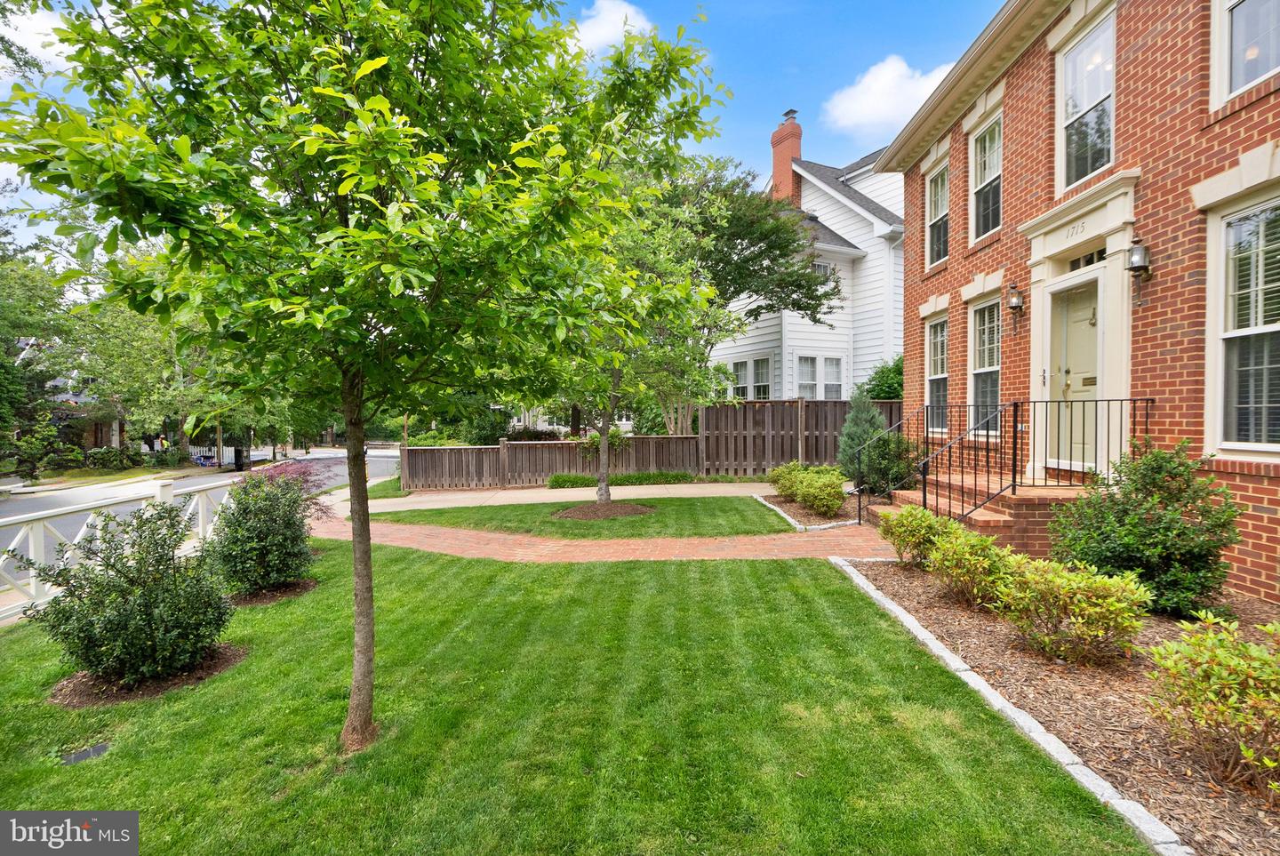 1715 N EDGEWOOD ST, ARLINGTON, Virginia 22201, 4 Bedrooms Bedrooms, ,3 BathroomsBathrooms,Residential,For sale,1715 N EDGEWOOD ST,VAAR2057232 MLS # VAAR2057232