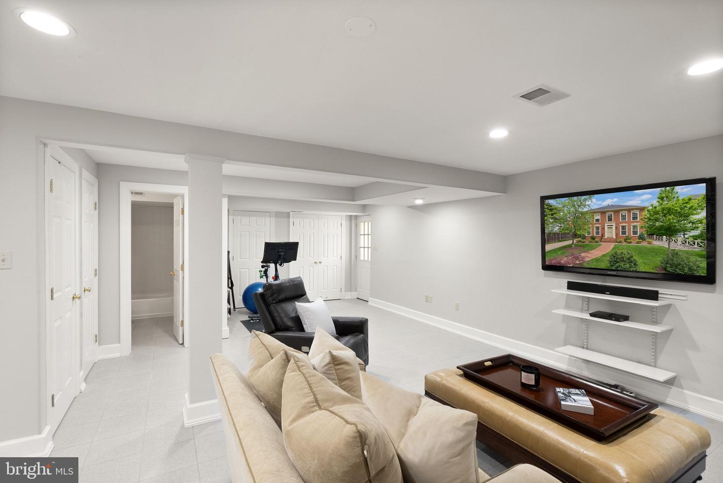 1715 N EDGEWOOD ST, ARLINGTON, Virginia 22201, 4 Bedrooms Bedrooms, ,3 BathroomsBathrooms,Residential,For sale,1715 N EDGEWOOD ST,VAAR2057232 MLS # VAAR2057232