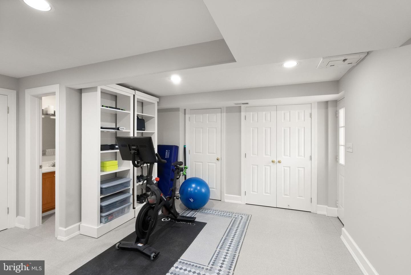 1715 N EDGEWOOD ST, ARLINGTON, Virginia 22201, 4 Bedrooms Bedrooms, ,3 BathroomsBathrooms,Residential,For sale,1715 N EDGEWOOD ST,VAAR2057232 MLS # VAAR2057232