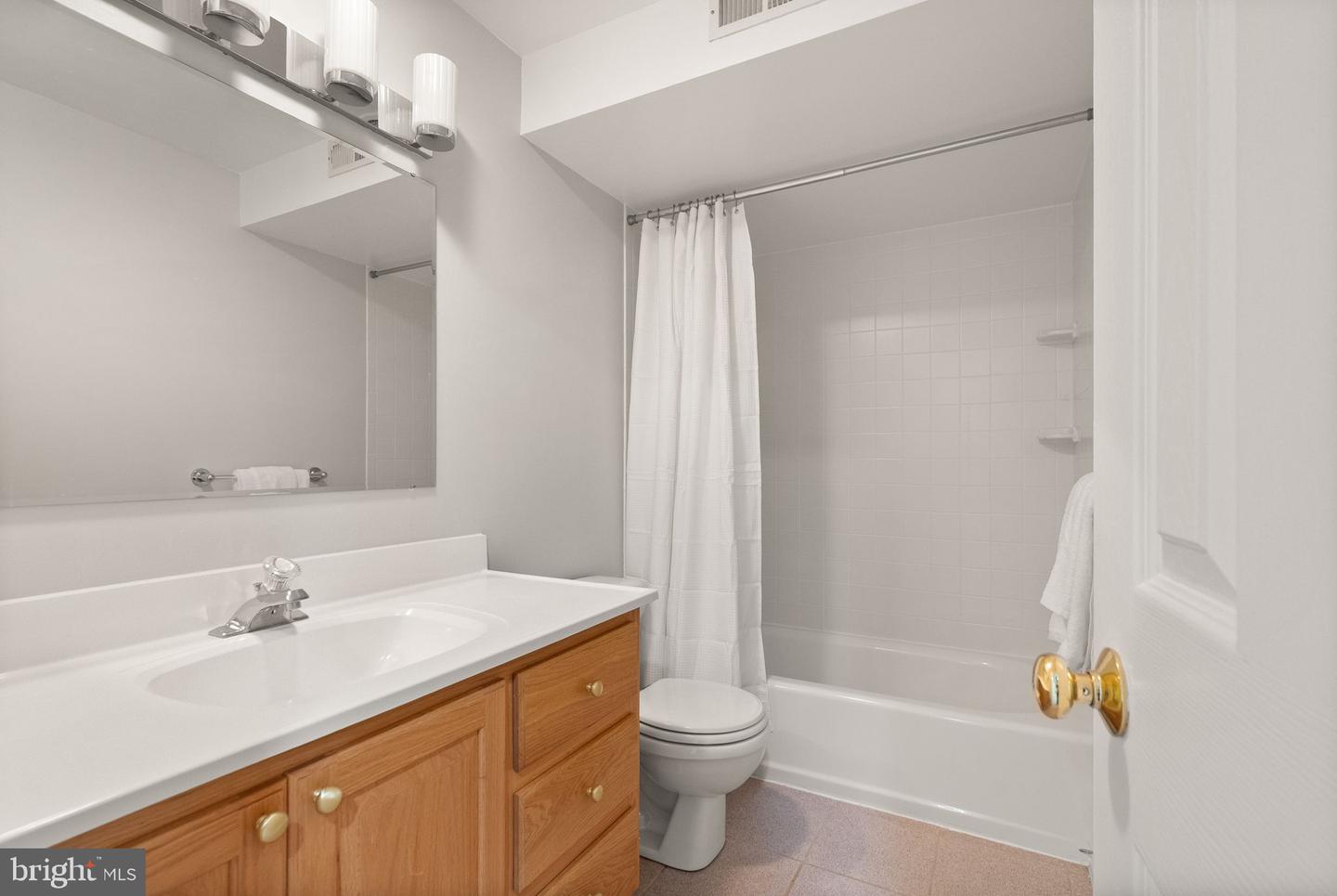1715 N EDGEWOOD ST, ARLINGTON, Virginia 22201, 4 Bedrooms Bedrooms, ,3 BathroomsBathrooms,Residential,For sale,1715 N EDGEWOOD ST,VAAR2057232 MLS # VAAR2057232