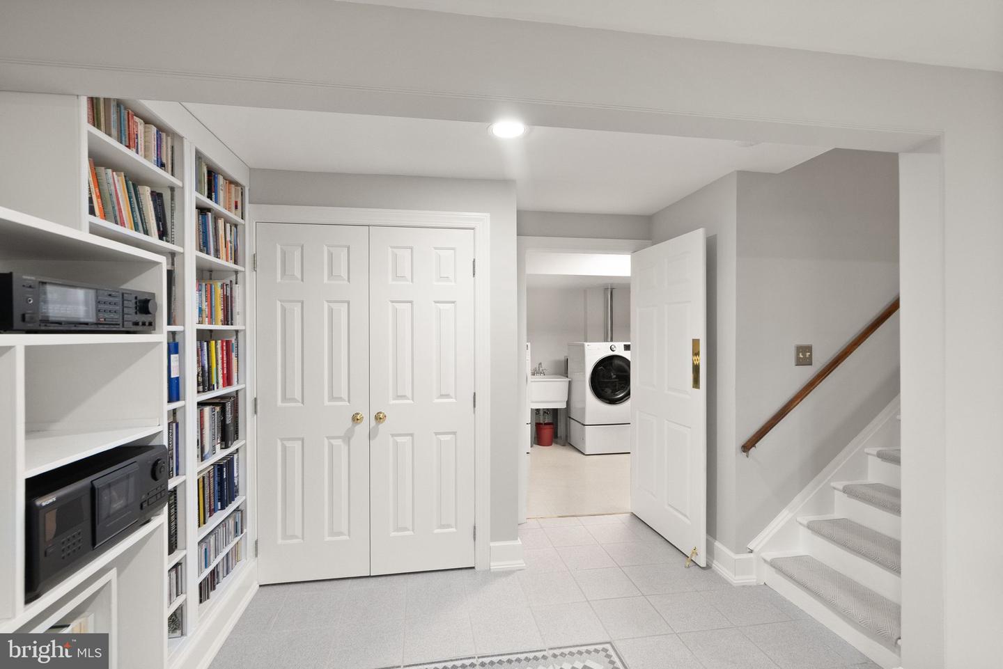 1715 N EDGEWOOD ST, ARLINGTON, Virginia 22201, 4 Bedrooms Bedrooms, ,3 BathroomsBathrooms,Residential,For sale,1715 N EDGEWOOD ST,VAAR2057232 MLS # VAAR2057232