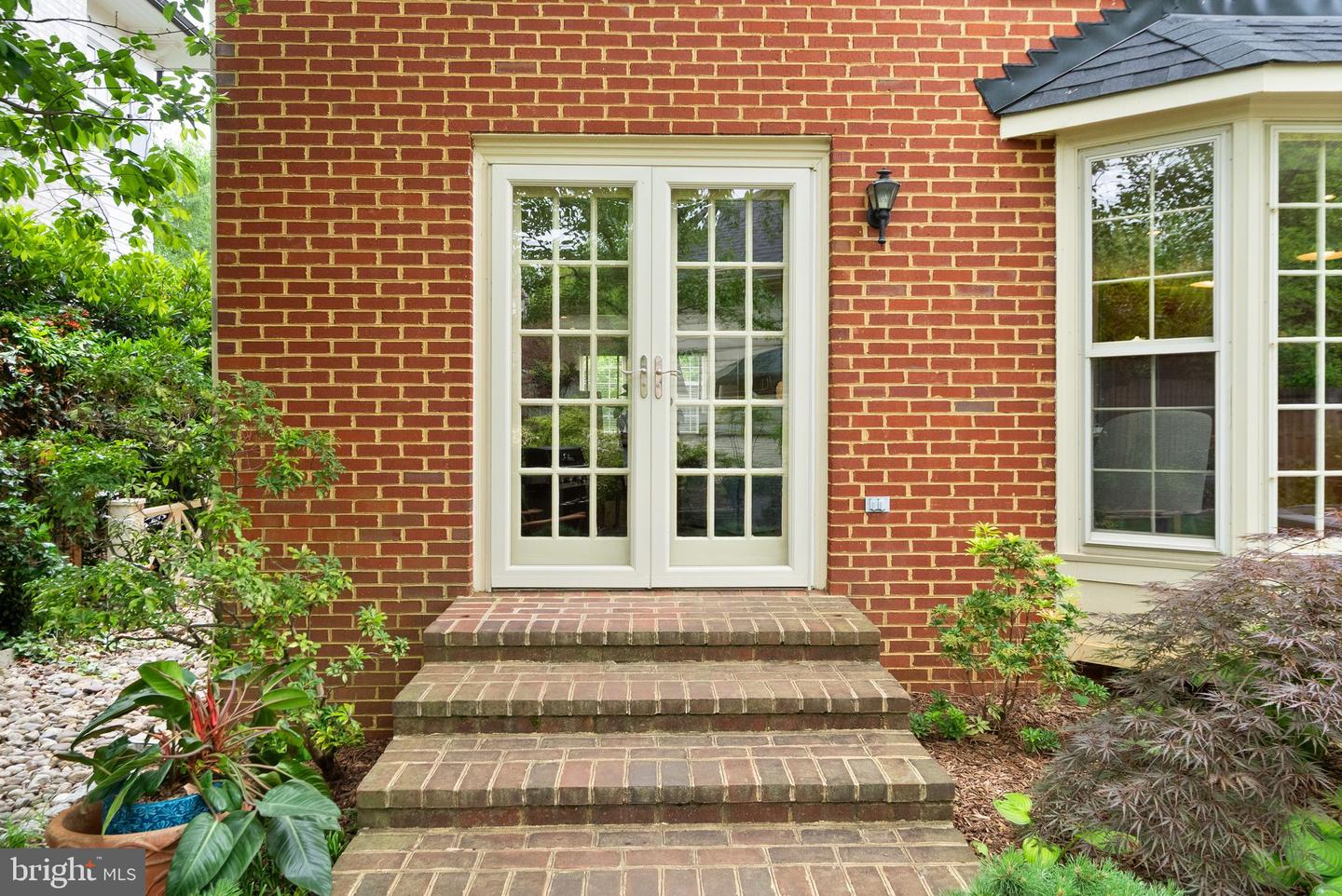 1715 N EDGEWOOD ST, ARLINGTON, Virginia 22201, 4 Bedrooms Bedrooms, ,3 BathroomsBathrooms,Residential,For sale,1715 N EDGEWOOD ST,VAAR2057232 MLS # VAAR2057232