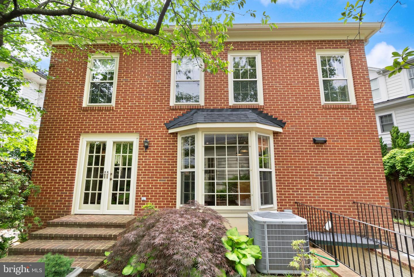 1715 N EDGEWOOD ST, ARLINGTON, Virginia 22201, 4 Bedrooms Bedrooms, ,3 BathroomsBathrooms,Residential,For sale,1715 N EDGEWOOD ST,VAAR2057232 MLS # VAAR2057232