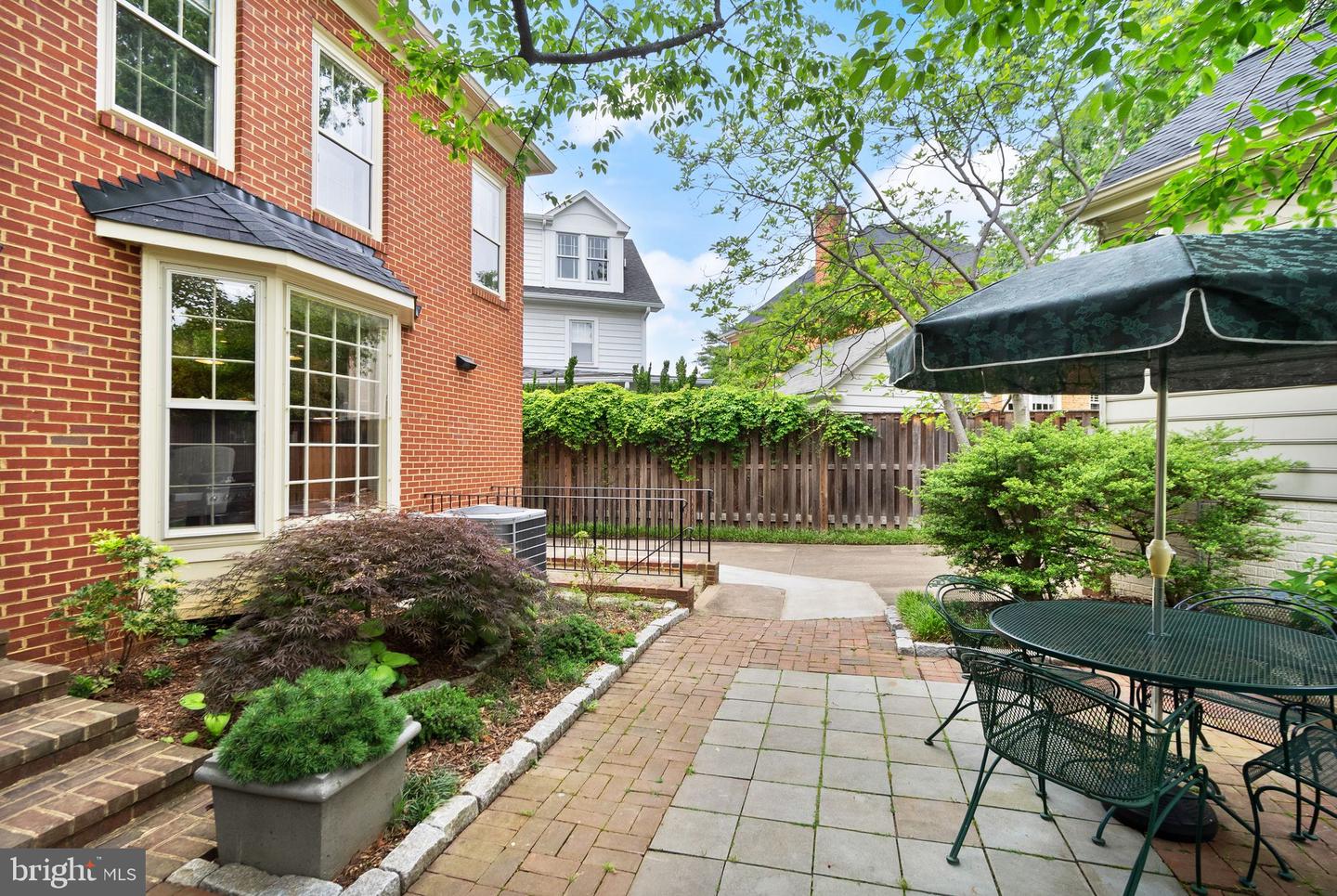 1715 N EDGEWOOD ST, ARLINGTON, Virginia 22201, 4 Bedrooms Bedrooms, ,3 BathroomsBathrooms,Residential,For sale,1715 N EDGEWOOD ST,VAAR2057232 MLS # VAAR2057232