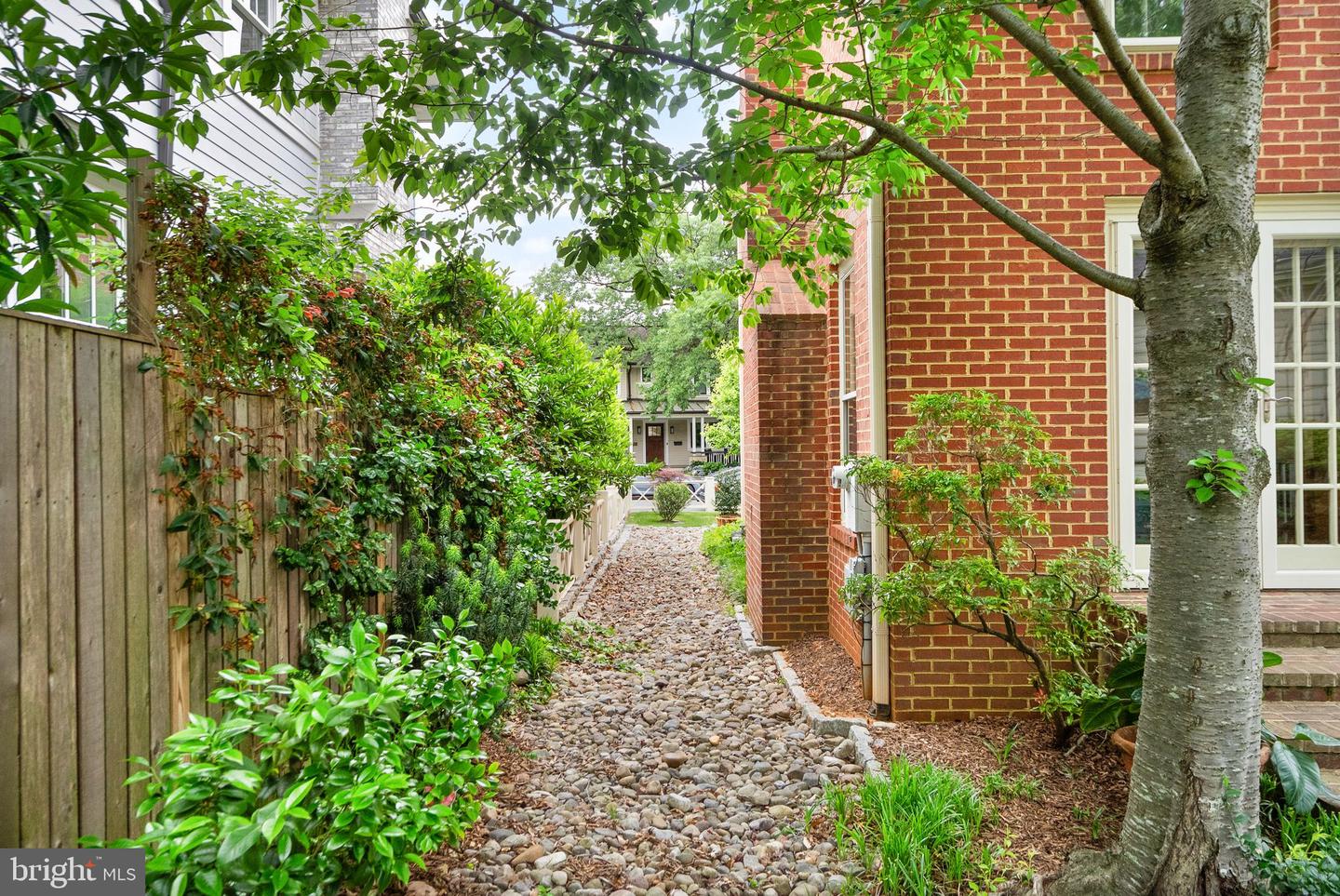 1715 N EDGEWOOD ST, ARLINGTON, Virginia 22201, 4 Bedrooms Bedrooms, ,3 BathroomsBathrooms,Residential,For sale,1715 N EDGEWOOD ST,VAAR2057232 MLS # VAAR2057232