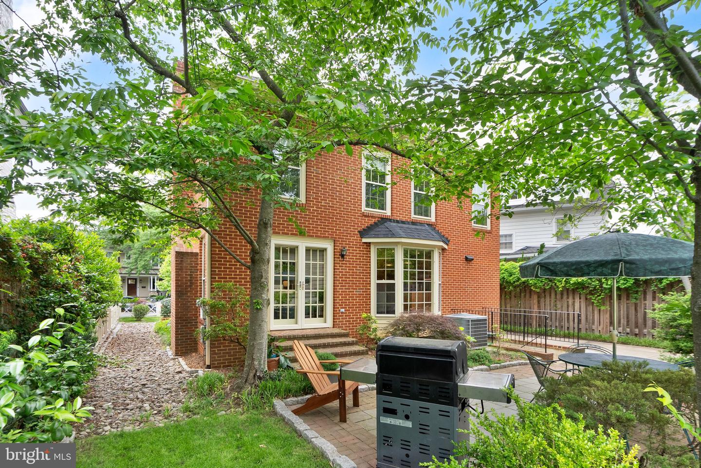 1715 N EDGEWOOD ST, ARLINGTON, Virginia 22201, 4 Bedrooms Bedrooms, ,3 BathroomsBathrooms,Residential,For sale,1715 N EDGEWOOD ST,VAAR2057232 MLS # VAAR2057232