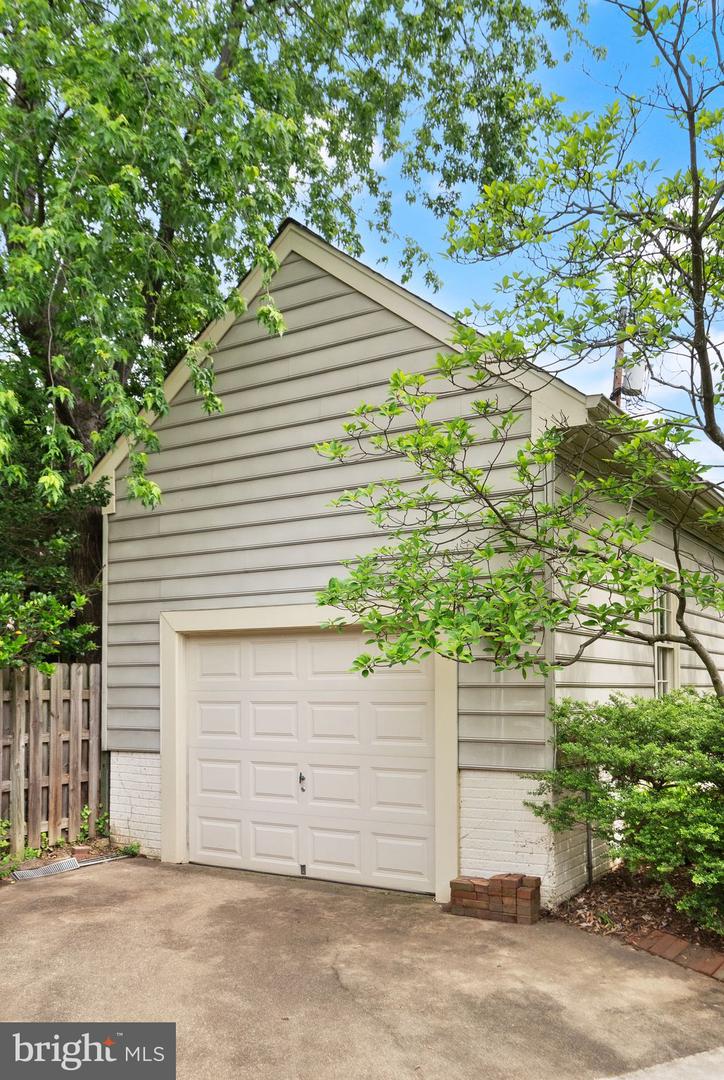 1715 N EDGEWOOD ST, ARLINGTON, Virginia 22201, 4 Bedrooms Bedrooms, ,3 BathroomsBathrooms,Residential,For sale,1715 N EDGEWOOD ST,VAAR2057232 MLS # VAAR2057232