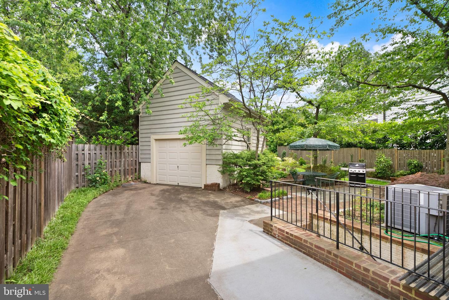 1715 N EDGEWOOD ST, ARLINGTON, Virginia 22201, 4 Bedrooms Bedrooms, ,3 BathroomsBathrooms,Residential,For sale,1715 N EDGEWOOD ST,VAAR2057232 MLS # VAAR2057232