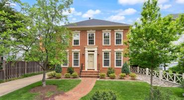 1715 N EDGEWOOD ST, ARLINGTON, Virginia 22201, 4 Bedrooms Bedrooms, ,3 BathroomsBathrooms,Residential,For sale,1715 N EDGEWOOD ST,VAAR2057232 MLS # VAAR2057232