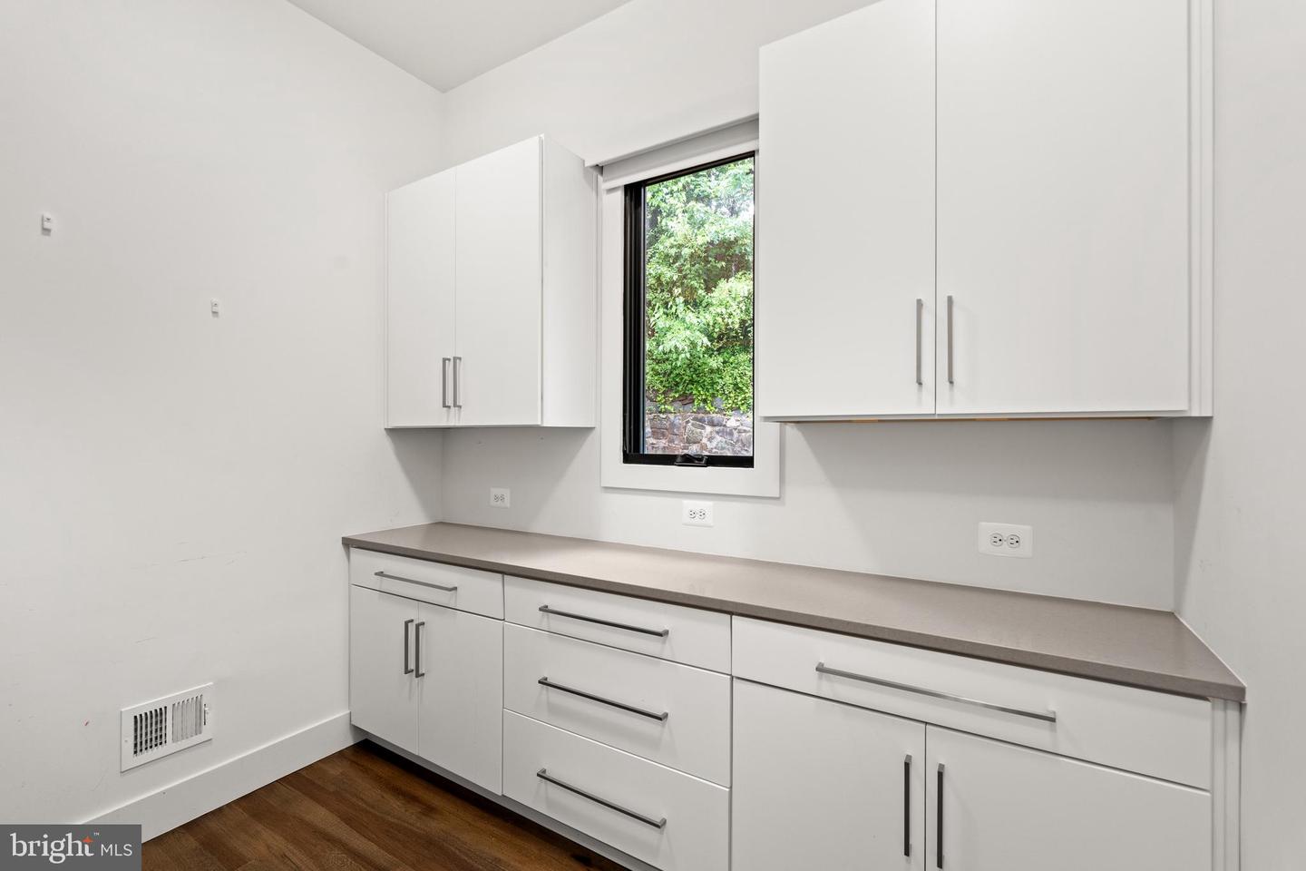 3546 N UTAH ST, ARLINGTON, Virginia 22207, 5 Bedrooms Bedrooms, ,4 BathroomsBathrooms,Residential,For sale,3546 N UTAH ST,VAAR2057244 MLS # VAAR2057244