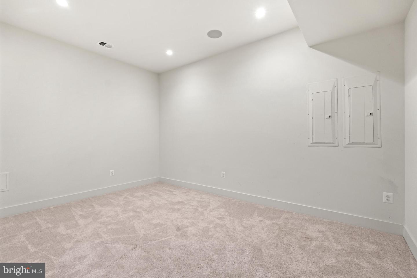 3546 N UTAH ST, ARLINGTON, Virginia 22207, 5 Bedrooms Bedrooms, ,4 BathroomsBathrooms,Residential,For sale,3546 N UTAH ST,VAAR2057244 MLS # VAAR2057244