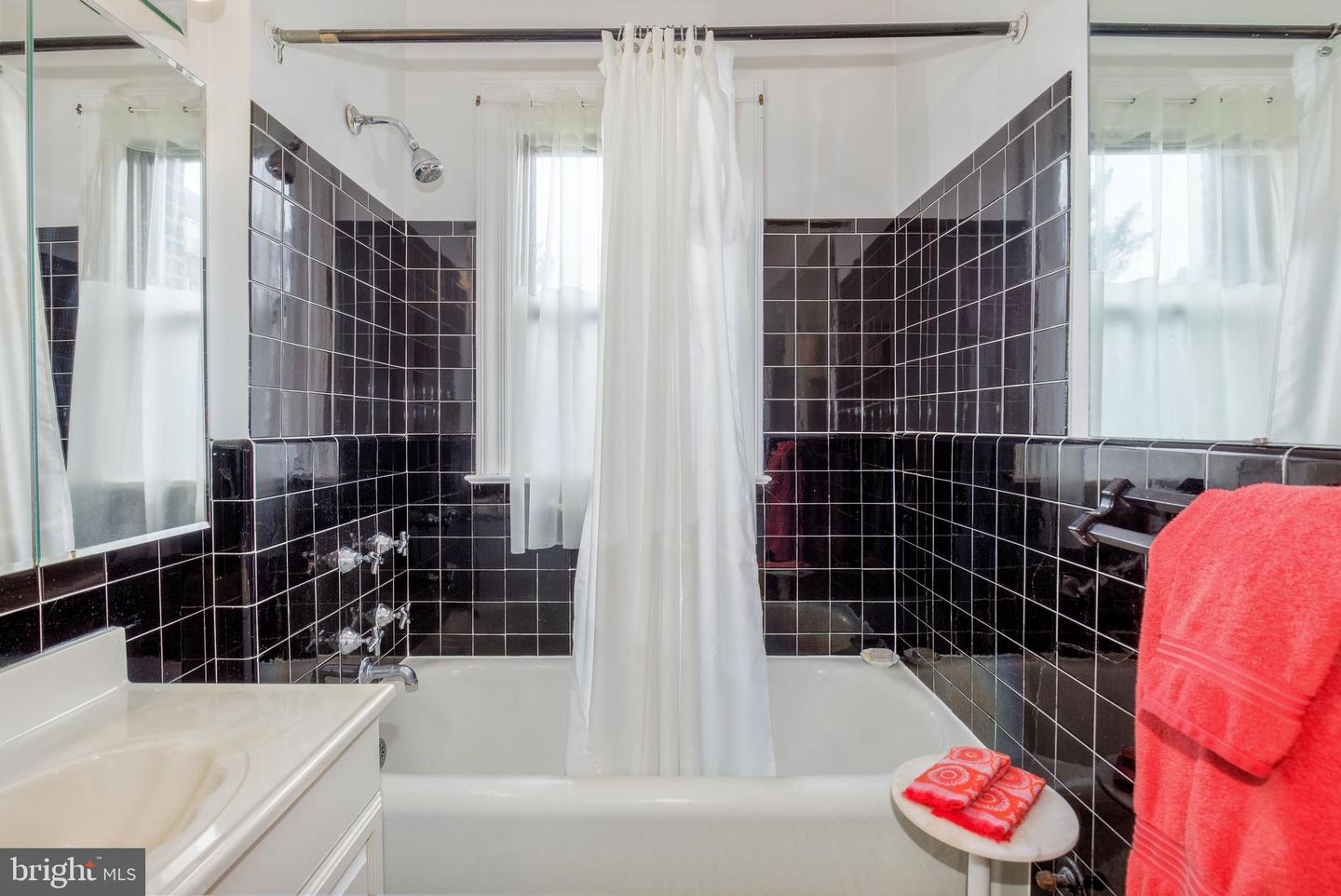 4000 CATHEDRAL AVE NW #516-B, WASHINGTON, District Of Columbia 20016, 2 Bedrooms Bedrooms, ,1 BathroomBathrooms,Residential,For sale,4000 CATHEDRAL AVE NW #516-B,DCDC2199612 MLS # DCDC2199612