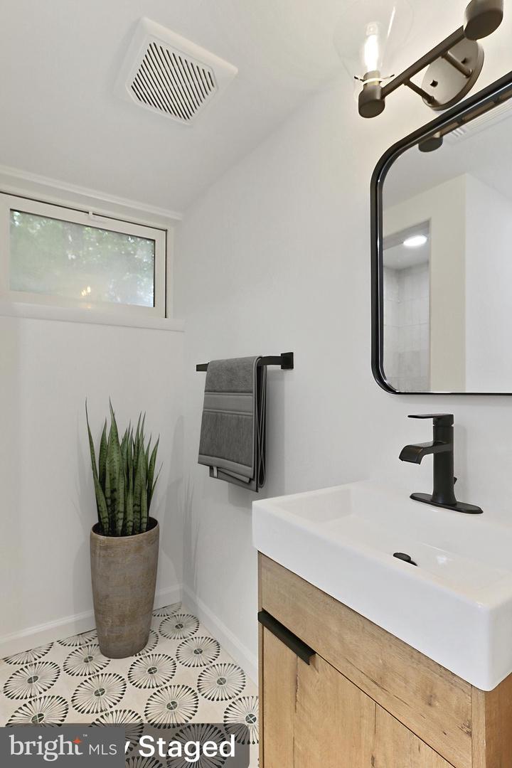 10621 OLD COLCHESTER RD, LORTON, Virginia 22079, 3 Bedrooms Bedrooms, ,2 BathroomsBathrooms,Residential,For sale,10621 OLD COLCHESTER RD,VAFX2239520 MLS # VAFX2239520
