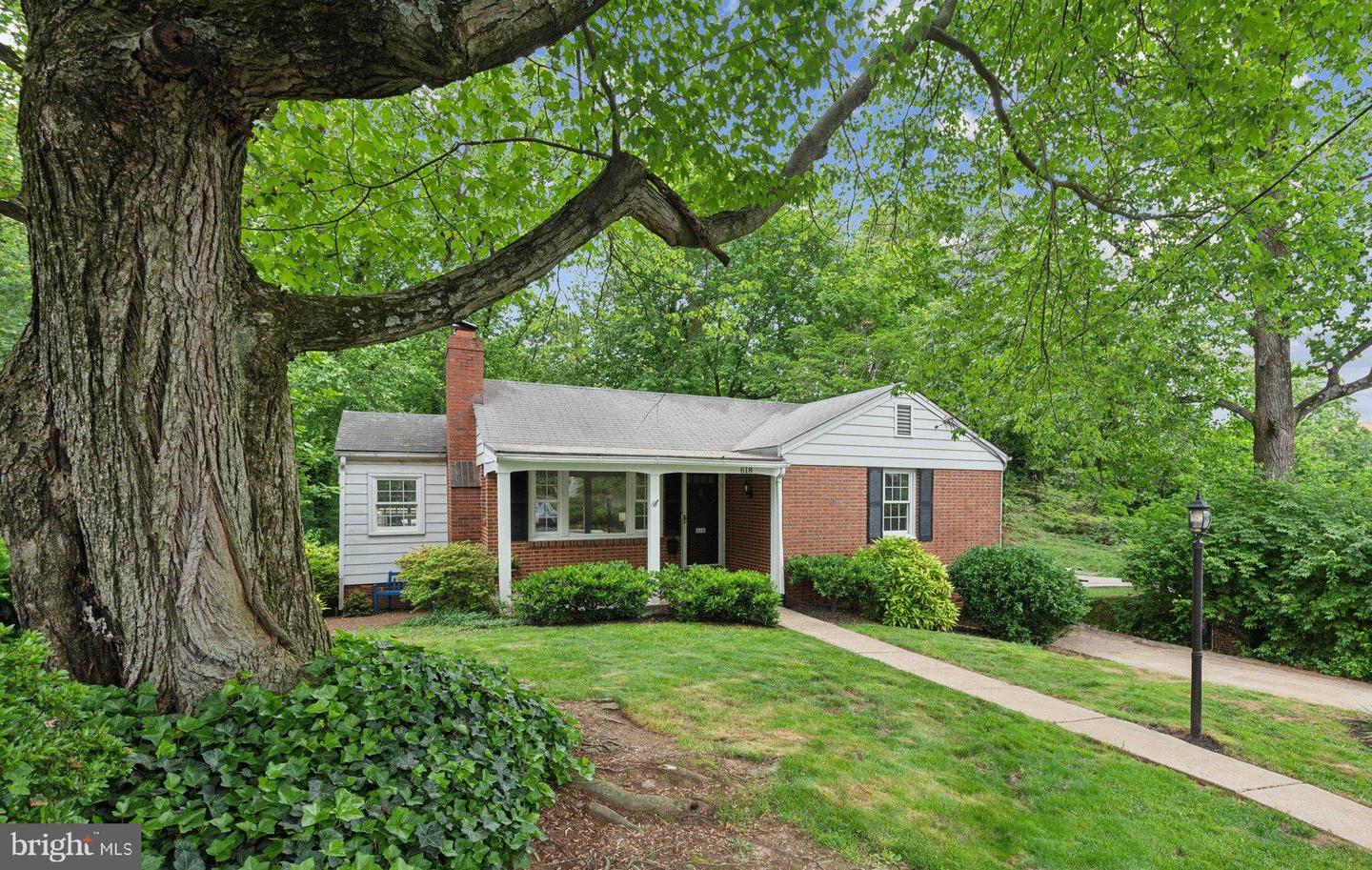 618 S QUINCY ST, ARLINGTON, Virginia 22204, 3 Bedrooms Bedrooms, ,3 BathroomsBathrooms,Residential,For sale,618 S QUINCY ST,VAAR2057252 MLS # VAAR2057252