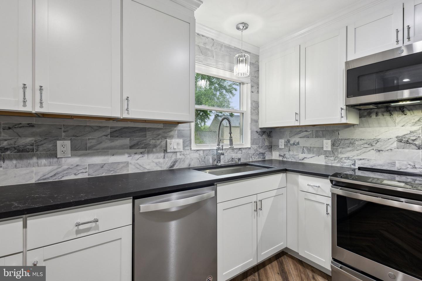 1250 REDWOOD CT, HERNDON, Virginia 20170, 3 Bedrooms Bedrooms, ,2 BathroomsBathrooms,Residential,For sale,1250 REDWOOD CT,VAFX2239714 MLS # VAFX2239714
