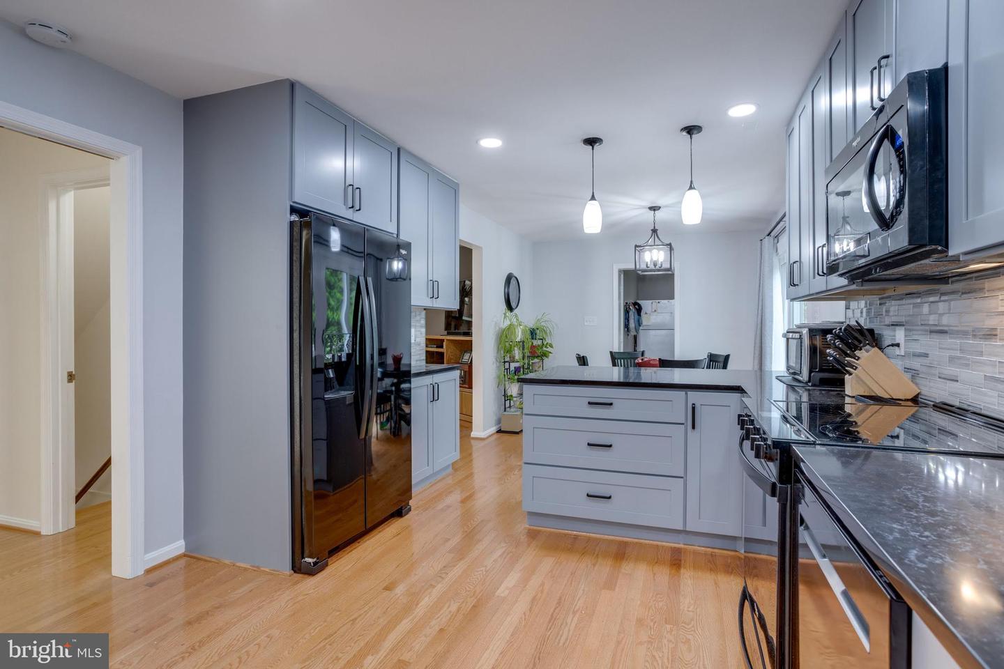 9808 FLINTRIDGE CT, FAIRFAX, Virginia 22032, 4 Bedrooms Bedrooms, ,3 BathroomsBathrooms,Residential,For sale,9808 FLINTRIDGE CT,VAFX2239742 MLS # VAFX2239742