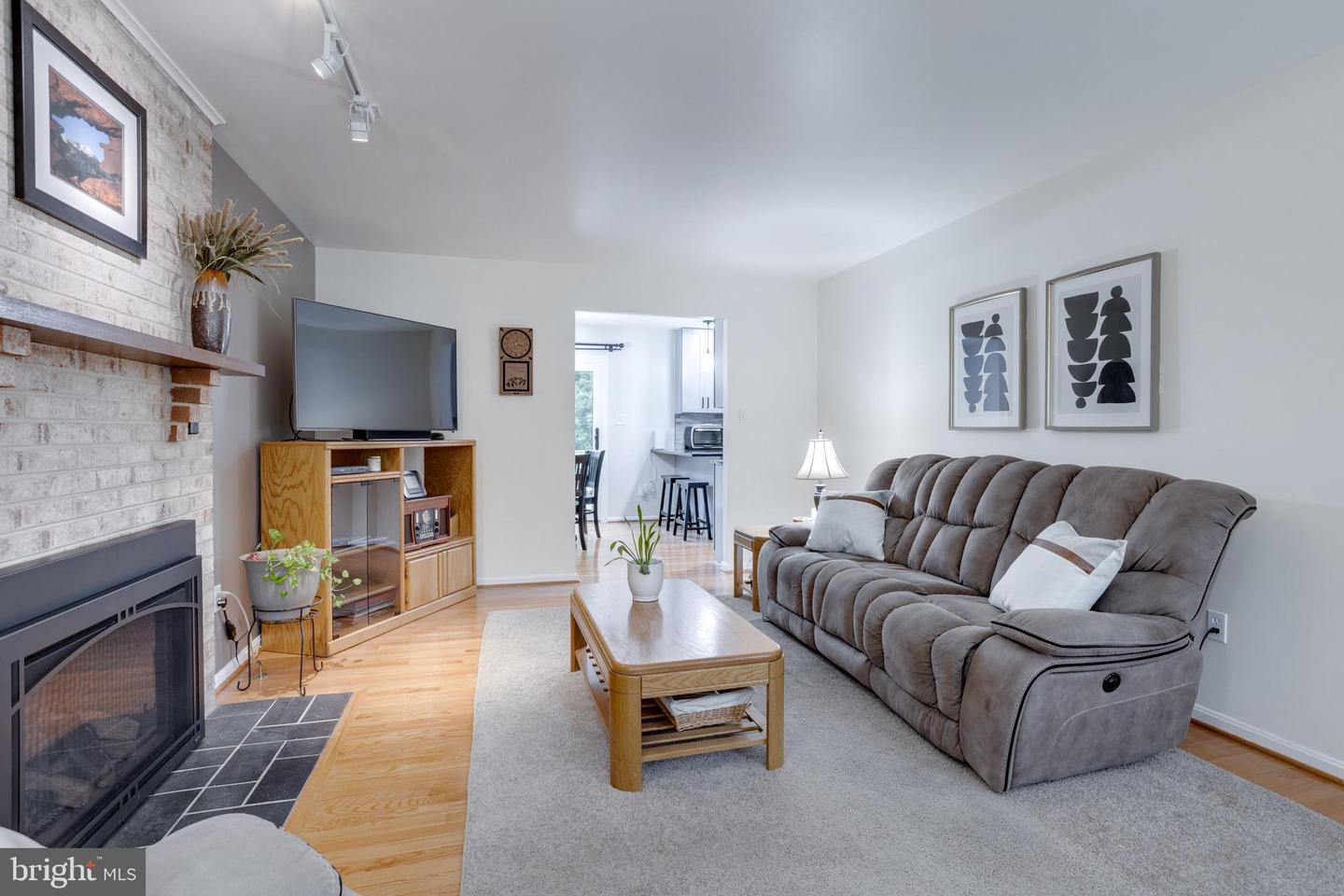9808 FLINTRIDGE CT, FAIRFAX, Virginia 22032, 4 Bedrooms Bedrooms, ,3 BathroomsBathrooms,Residential,For sale,9808 FLINTRIDGE CT,VAFX2239742 MLS # VAFX2239742