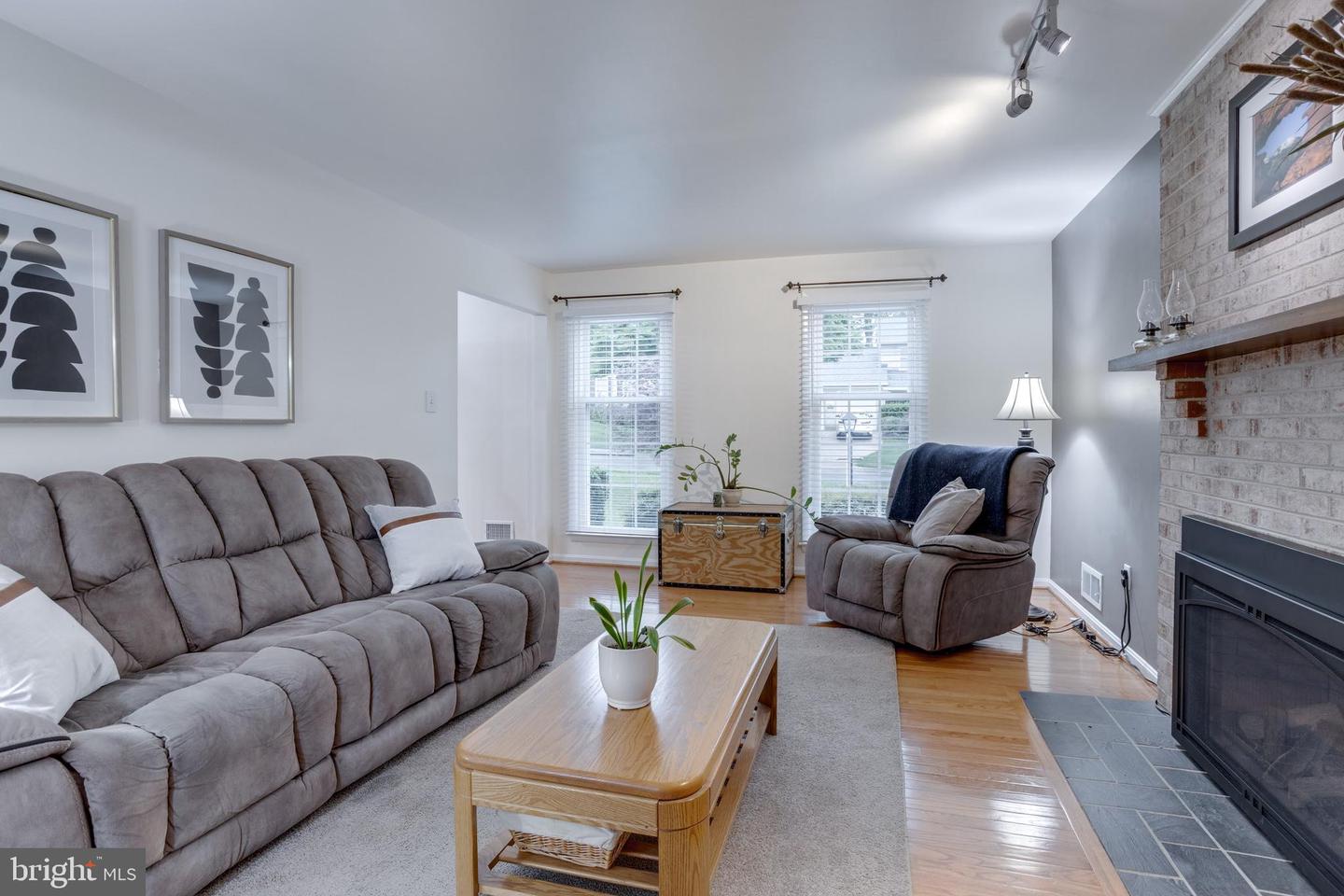 9808 FLINTRIDGE CT, FAIRFAX, Virginia 22032, 4 Bedrooms Bedrooms, ,3 BathroomsBathrooms,Residential,For sale,9808 FLINTRIDGE CT,VAFX2239742 MLS # VAFX2239742