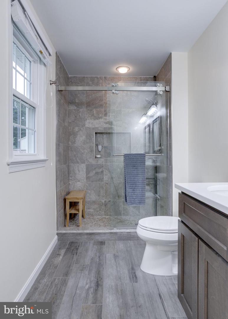 9808 FLINTRIDGE CT, FAIRFAX, Virginia 22032, 4 Bedrooms Bedrooms, ,3 BathroomsBathrooms,Residential,For sale,9808 FLINTRIDGE CT,VAFX2239742 MLS # VAFX2239742