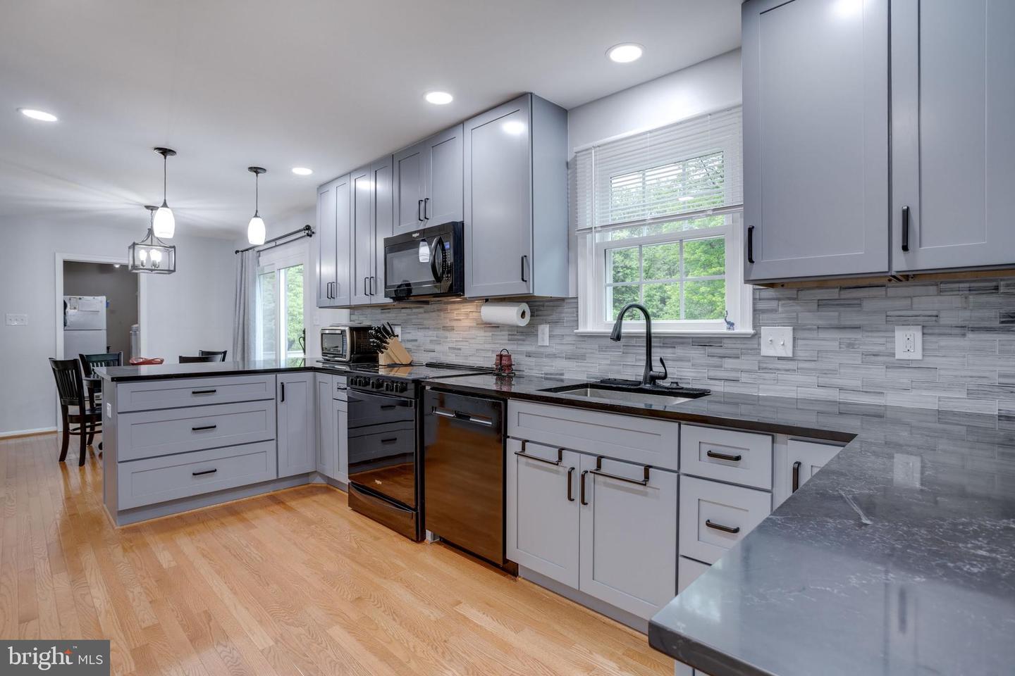 9808 FLINTRIDGE CT, FAIRFAX, Virginia 22032, 4 Bedrooms Bedrooms, ,3 BathroomsBathrooms,Residential,For sale,9808 FLINTRIDGE CT,VAFX2239742 MLS # VAFX2239742