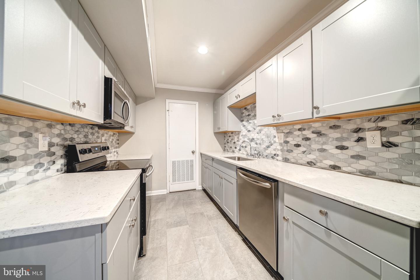 8318-A KINGSGATE RD #537, SPRINGFIELD, Virginia 22152, 3 Bedrooms Bedrooms, ,2 BathroomsBathrooms,Residential,For sale,8318-A KINGSGATE RD #537,VAFX2239758 MLS # VAFX2239758