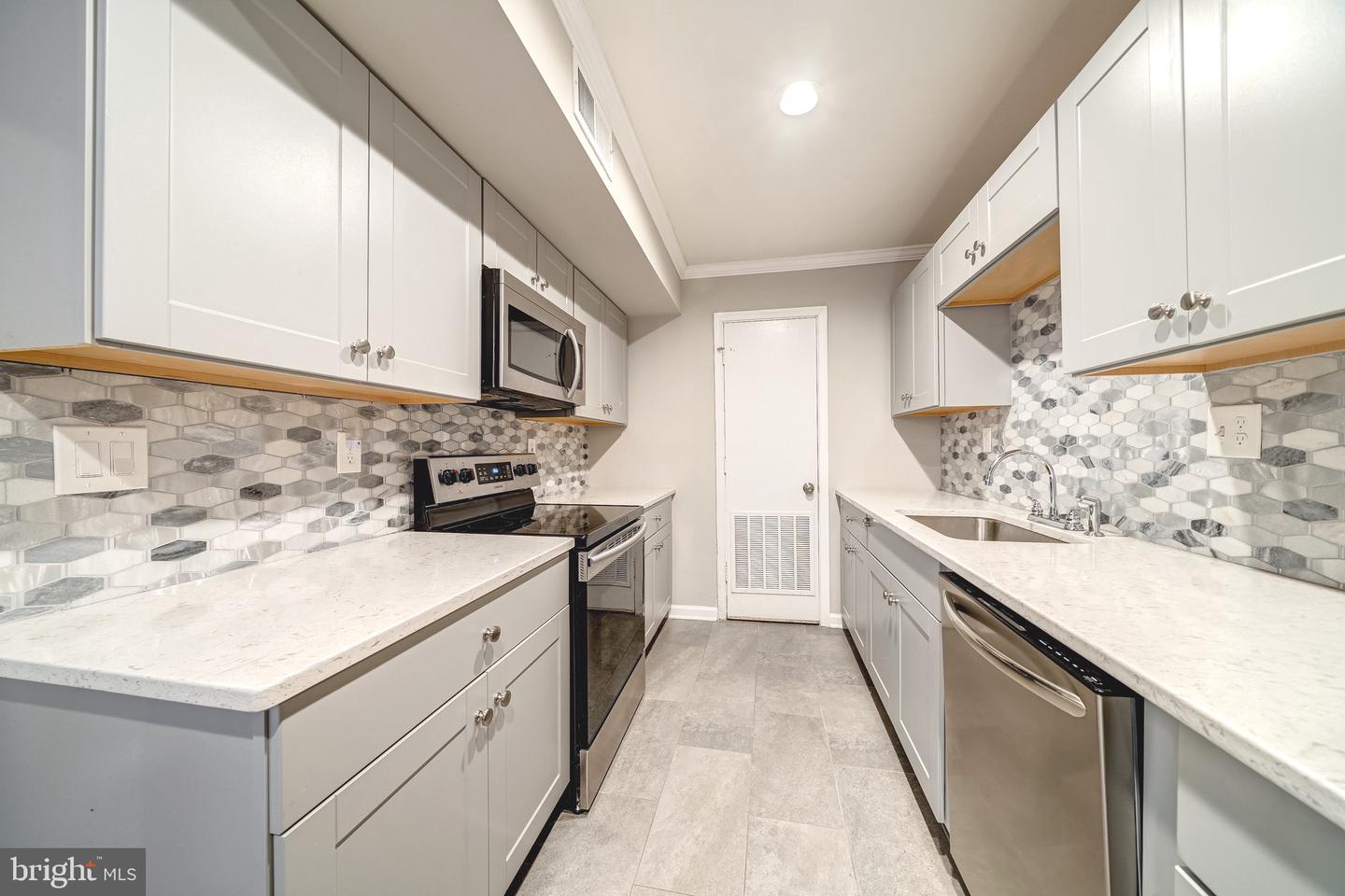 8318-A KINGSGATE RD #537, SPRINGFIELD, Virginia 22152, 3 Bedrooms Bedrooms, ,2 BathroomsBathrooms,Residential,For sale,8318-A KINGSGATE RD #537,VAFX2239758 MLS # VAFX2239758