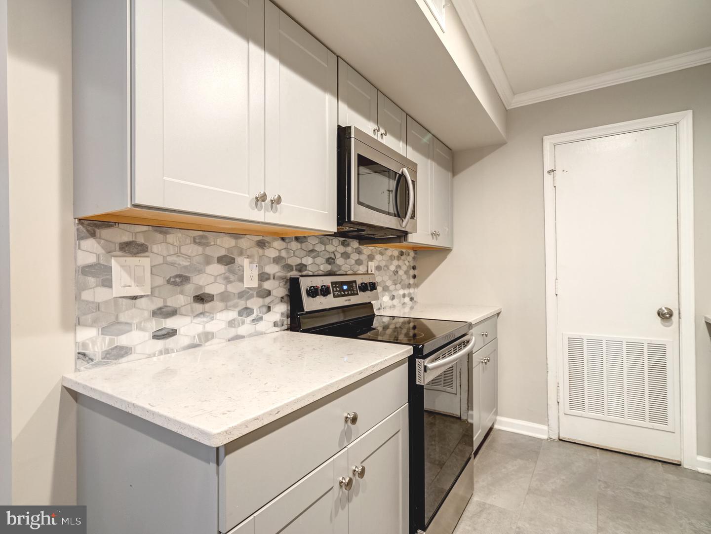 8318-A KINGSGATE RD #537, SPRINGFIELD, Virginia 22152, 3 Bedrooms Bedrooms, ,2 BathroomsBathrooms,Residential,For sale,8318-A KINGSGATE RD #537,VAFX2239758 MLS # VAFX2239758