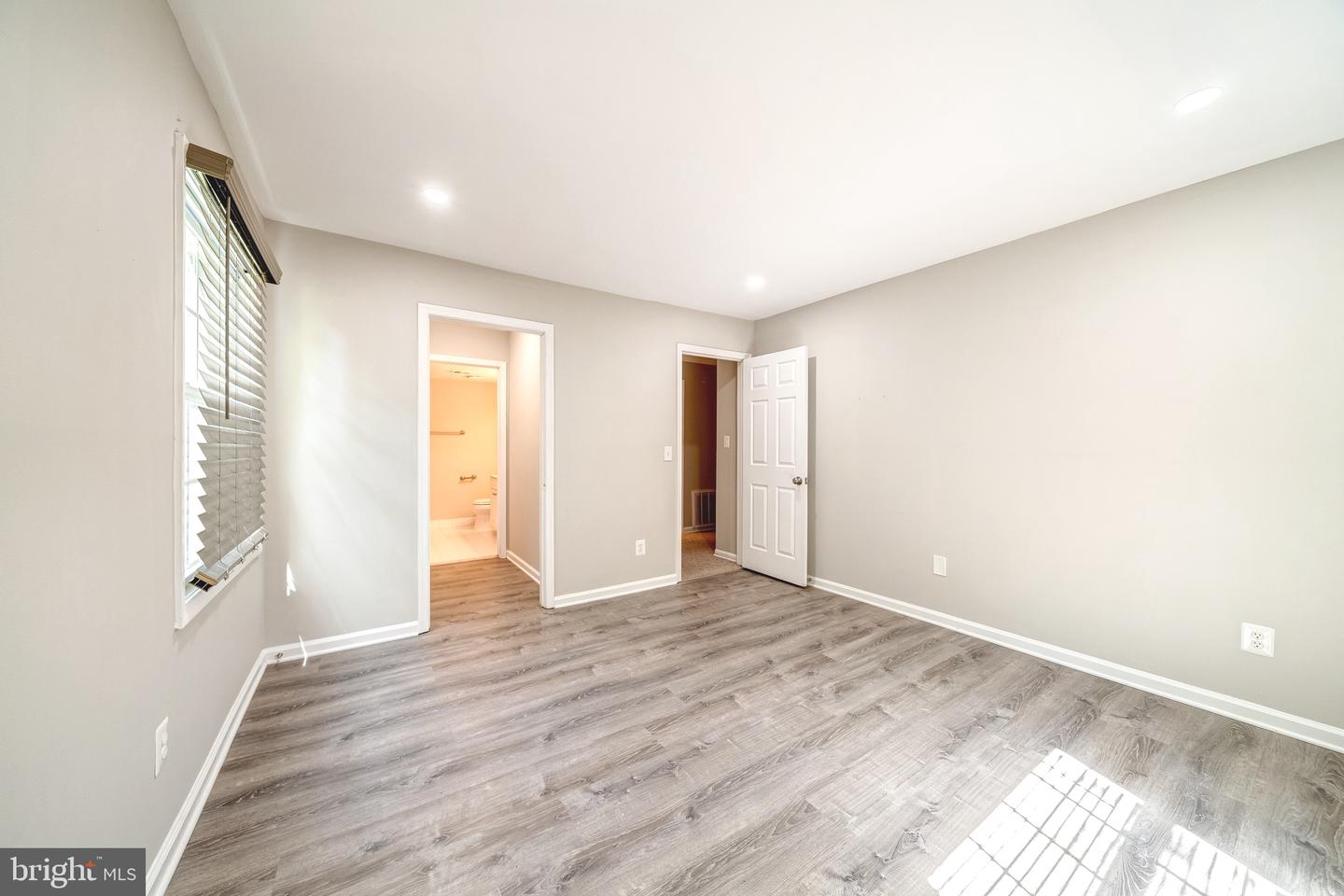 8318-A KINGSGATE RD #537, SPRINGFIELD, Virginia 22152, 3 Bedrooms Bedrooms, ,2 BathroomsBathrooms,Residential,For sale,8318-A KINGSGATE RD #537,VAFX2239758 MLS # VAFX2239758