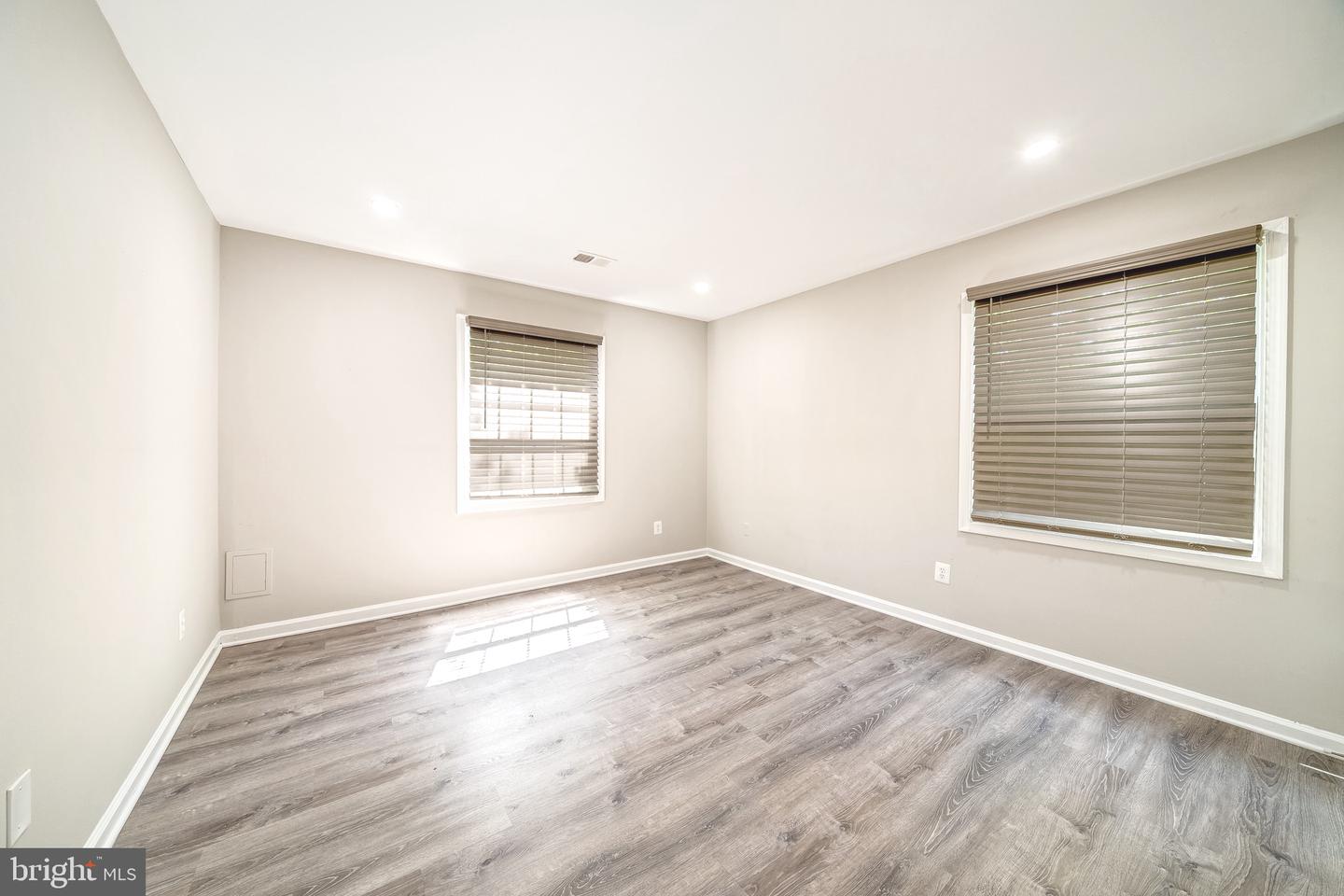 8318-A KINGSGATE RD #537, SPRINGFIELD, Virginia 22152, 3 Bedrooms Bedrooms, ,2 BathroomsBathrooms,Residential,For sale,8318-A KINGSGATE RD #537,VAFX2239758 MLS # VAFX2239758