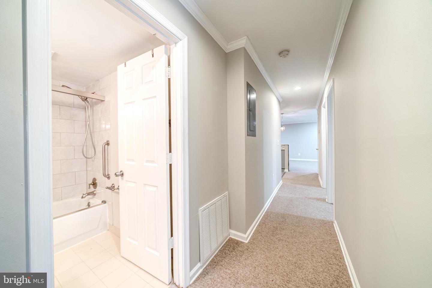 8318-A KINGSGATE RD #537, SPRINGFIELD, Virginia 22152, 3 Bedrooms Bedrooms, ,2 BathroomsBathrooms,Residential,For sale,8318-A KINGSGATE RD #537,VAFX2239758 MLS # VAFX2239758