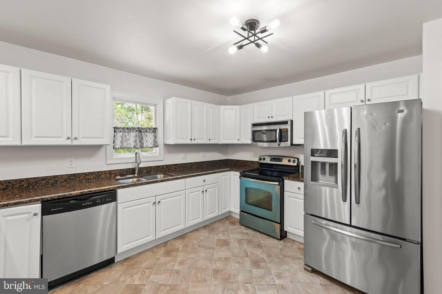 166 LAKE HOLIDAY RD, CROSS JUNCTION, Virginia 22625, 3 Bedrooms Bedrooms, ,3 BathroomsBathrooms,Residential,For sale,166 LAKE HOLIDAY RD,VAFV2034046 MLS # VAFV2034046