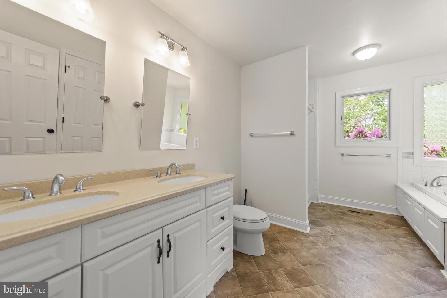 166 LAKE HOLIDAY RD, CROSS JUNCTION, Virginia 22625, 3 Bedrooms Bedrooms, ,3 BathroomsBathrooms,Residential,For sale,166 LAKE HOLIDAY RD,VAFV2034046 MLS # VAFV2034046