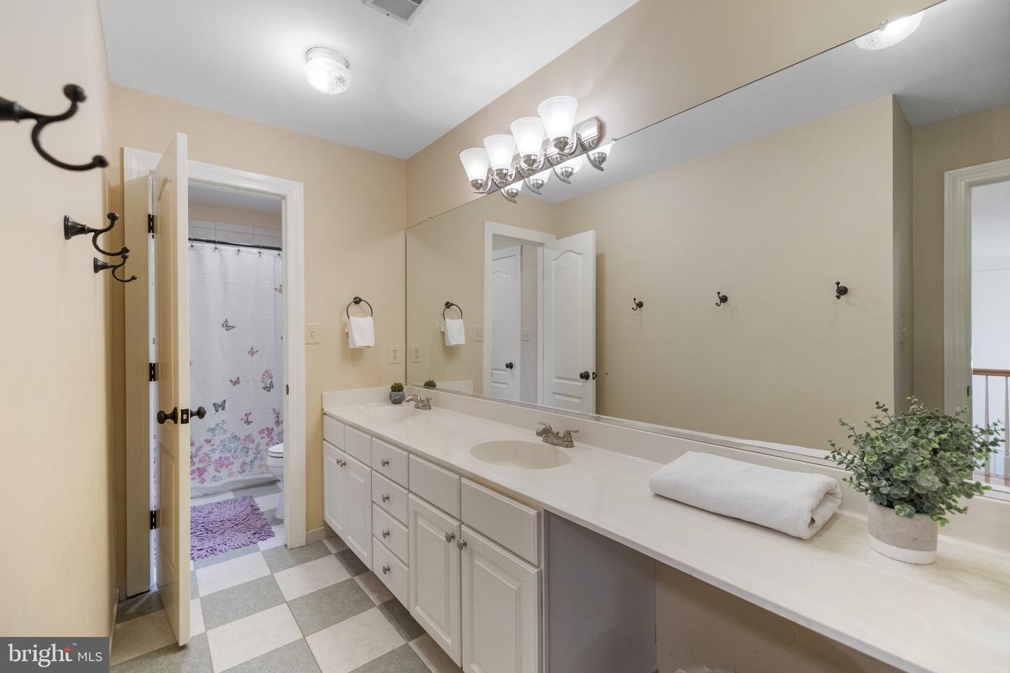 9526 CLAYCHIN CT, BURKE, Virginia 22015, 5 Bedrooms Bedrooms, ,3 BathroomsBathrooms,Residential,For sale,9526 CLAYCHIN CT,VAFX2239846 MLS # VAFX2239846