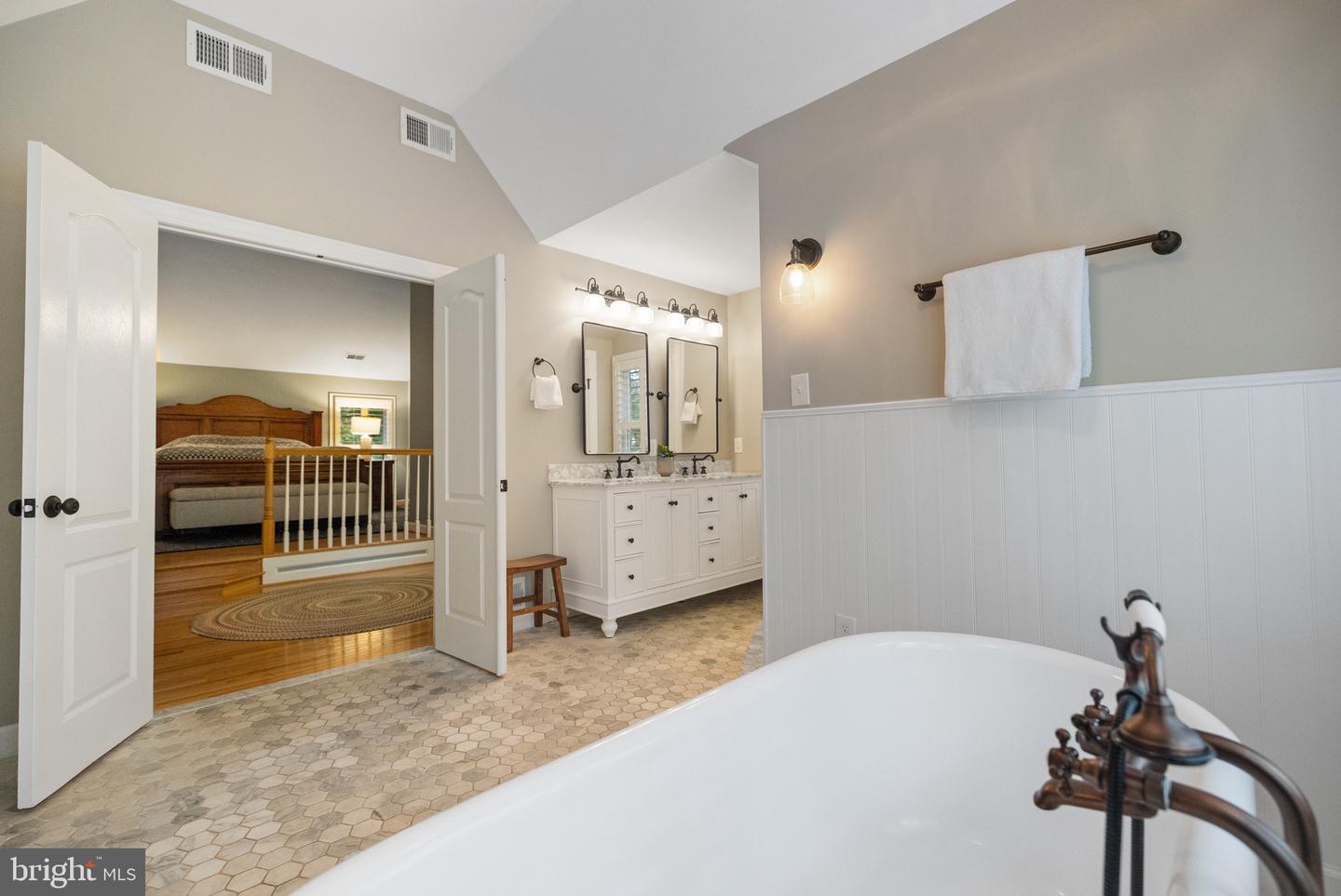 9526 CLAYCHIN CT, BURKE, Virginia 22015, 5 Bedrooms Bedrooms, ,3 BathroomsBathrooms,Residential,For sale,9526 CLAYCHIN CT,VAFX2239846 MLS # VAFX2239846