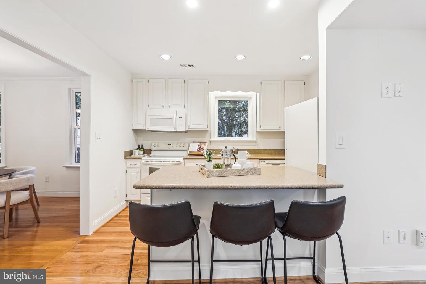 104 E OXFORD AVE, ALEXANDRIA, Virginia 22301, 2 Bedrooms Bedrooms, ,2 BathroomsBathrooms,Residential,For sale,104 E OXFORD AVE,VAAX2045182 MLS # VAAX2045182