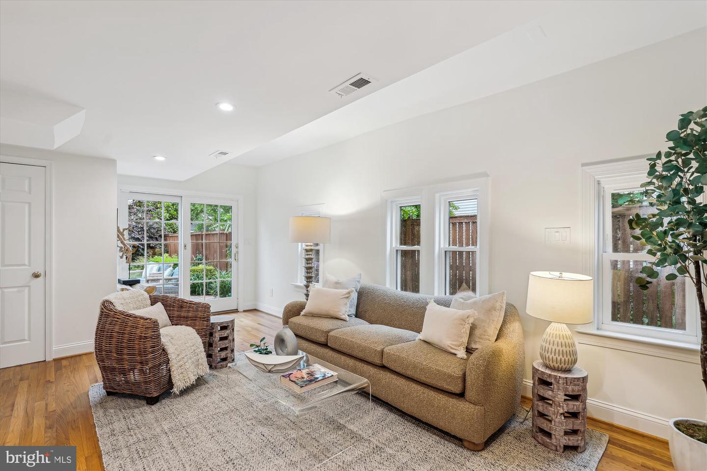 104 E OXFORD AVE, ALEXANDRIA, Virginia 22301, 2 Bedrooms Bedrooms, ,2 BathroomsBathrooms,Residential,For sale,104 E OXFORD AVE,VAAX2045182 MLS # VAAX2045182