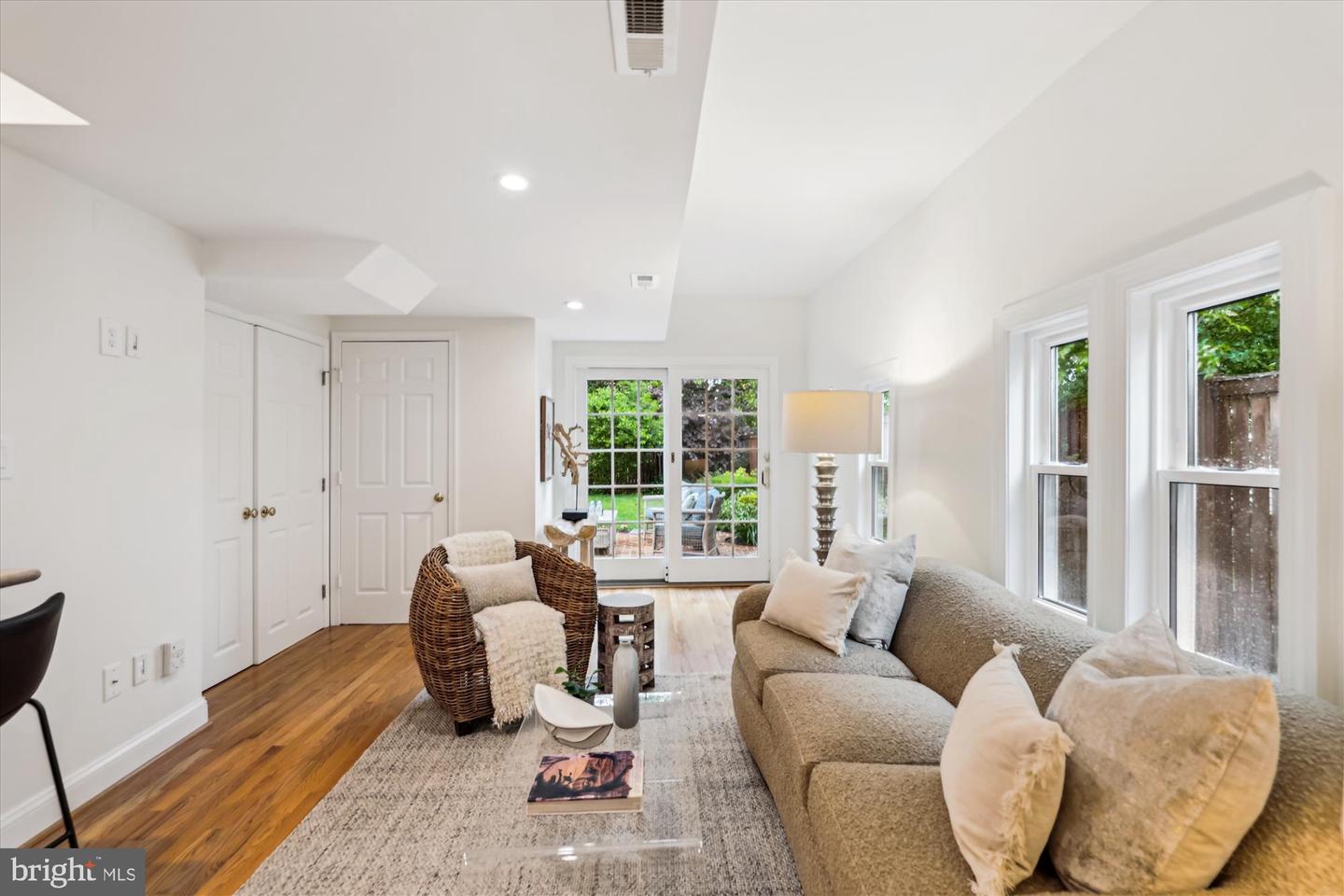 104 E OXFORD AVE, ALEXANDRIA, Virginia 22301, 2 Bedrooms Bedrooms, ,2 BathroomsBathrooms,Residential,For sale,104 E OXFORD AVE,VAAX2045182 MLS # VAAX2045182