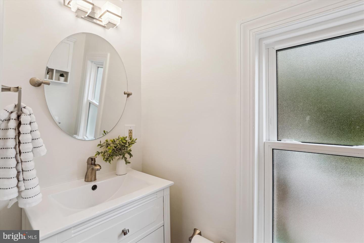 104 E OXFORD AVE, ALEXANDRIA, Virginia 22301, 2 Bedrooms Bedrooms, ,2 BathroomsBathrooms,Residential,For sale,104 E OXFORD AVE,VAAX2045182 MLS # VAAX2045182
