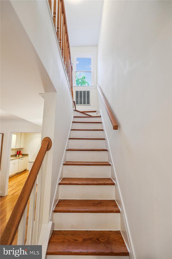 104 E OXFORD AVE, ALEXANDRIA, Virginia 22301, 2 Bedrooms Bedrooms, ,2 BathroomsBathrooms,Residential,For sale,104 E OXFORD AVE,VAAX2045182 MLS # VAAX2045182