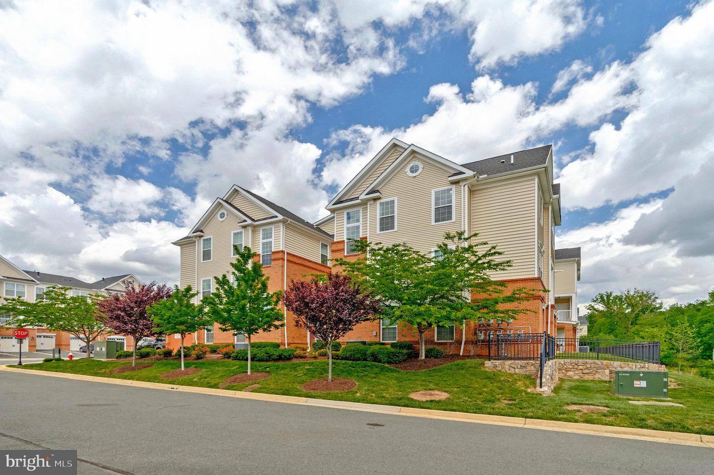 23286 SOUTHDOWN MANOR TER #118, ASHBURN, Virginia 20148, 2 Bedrooms Bedrooms, ,2 BathroomsBathrooms,Residential,For sale,23286 SOUTHDOWN MANOR TER #118,VALO2096046 MLS # VALO2096046
