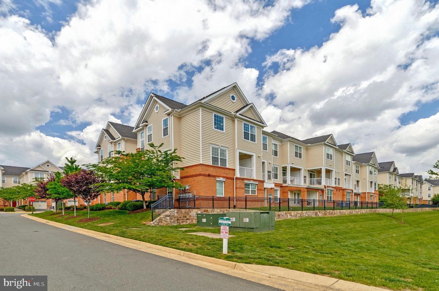 23286 SOUTHDOWN MANOR TER #118, ASHBURN, Virginia 20148, 2 Bedrooms Bedrooms, ,2 BathroomsBathrooms,Residential,For sale,23286 SOUTHDOWN MANOR TER #118,VALO2096046 MLS # VALO2096046